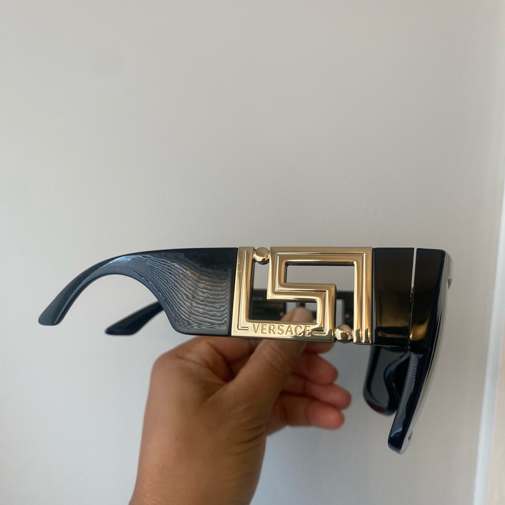 Versace SUNGLASSES 😎 (Authentic ) - Picture 11 of 17
